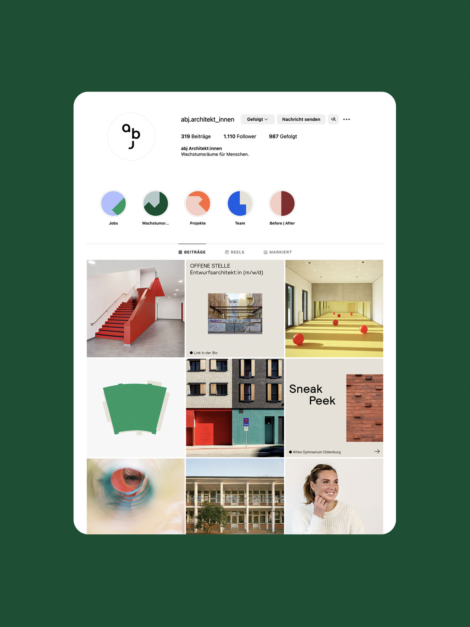 Der Instagram Feed von abj Architekt:innen mit mehreren Beiträgen auf dunkelgrünem Hintergrund.