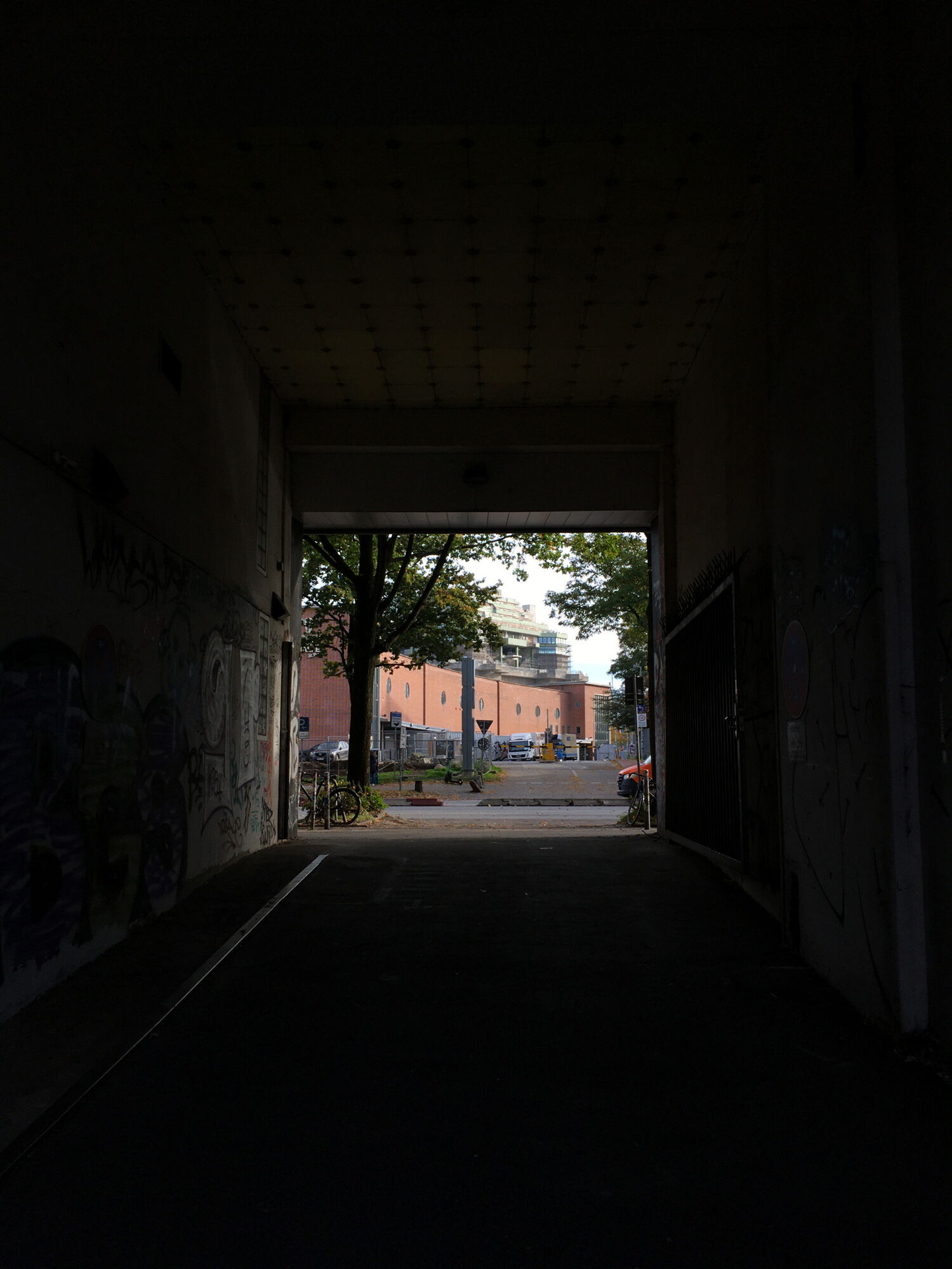 Ausblick vom Innenhof des JUNO-Gebäudes auf die Budapester Straße